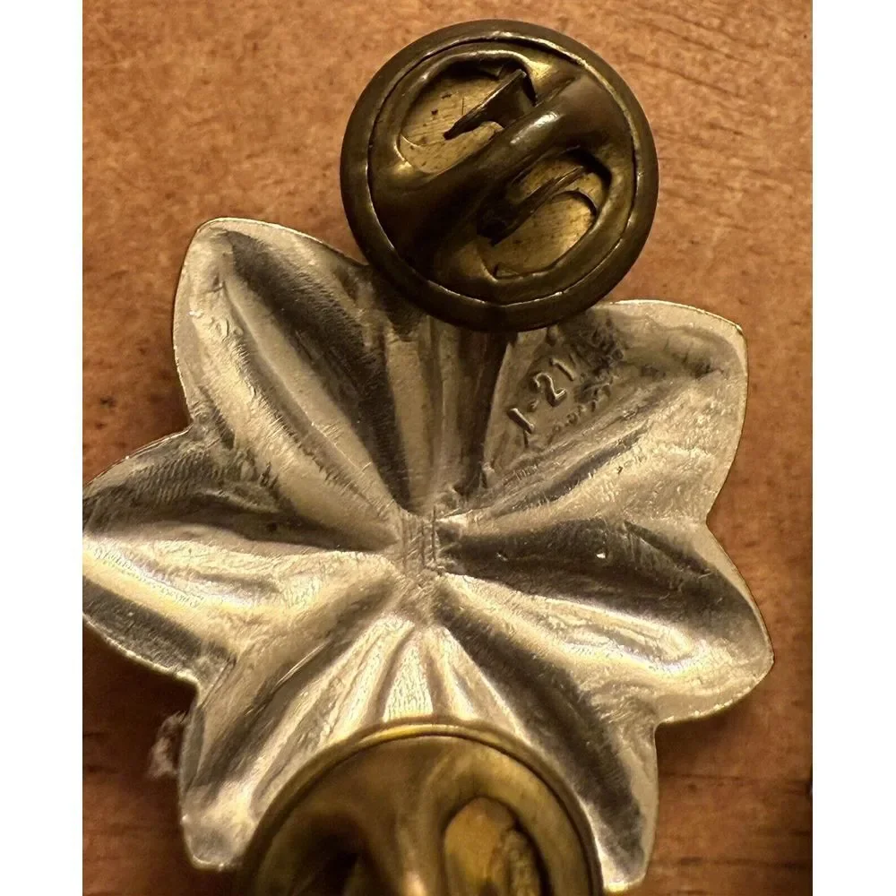 Set Of 2 U.S. Army‎ Silver Tone Oak Leaf Lieutenant Colonial Pins